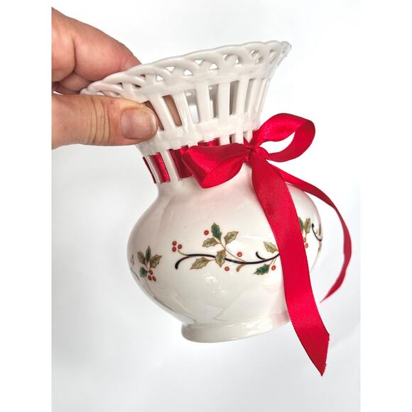 Vintage 1980’s Mikasa Holiday Lace Christmas Red Bow Vase - Picture 3 of 7